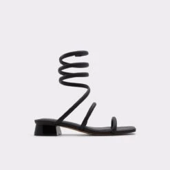 &New NewSpinnaStrappy Flat Sandal