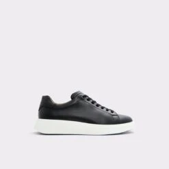 UmpireLow Top Sneaker